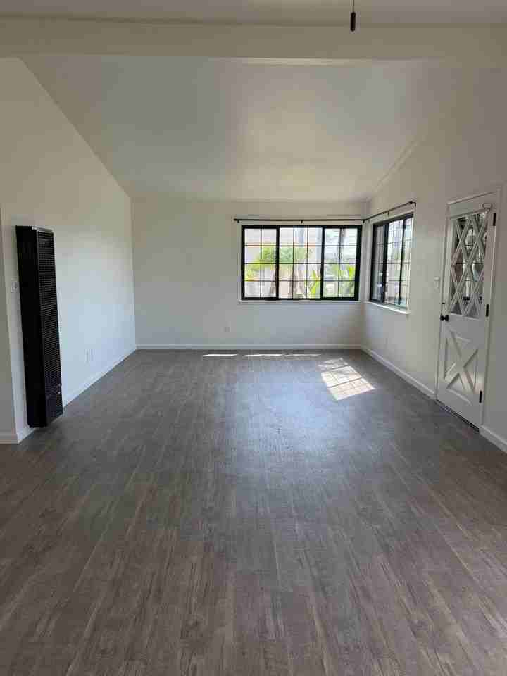 2124 Hemlock Ave - Photo 4 of 12