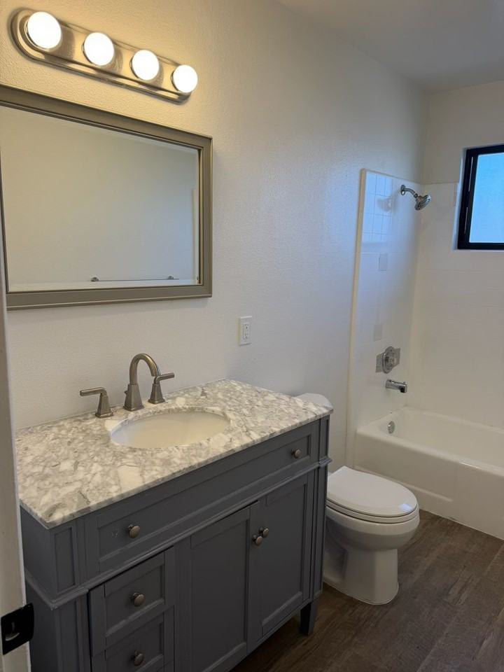 2124 Hemlock Ave - Photo 6 of 12