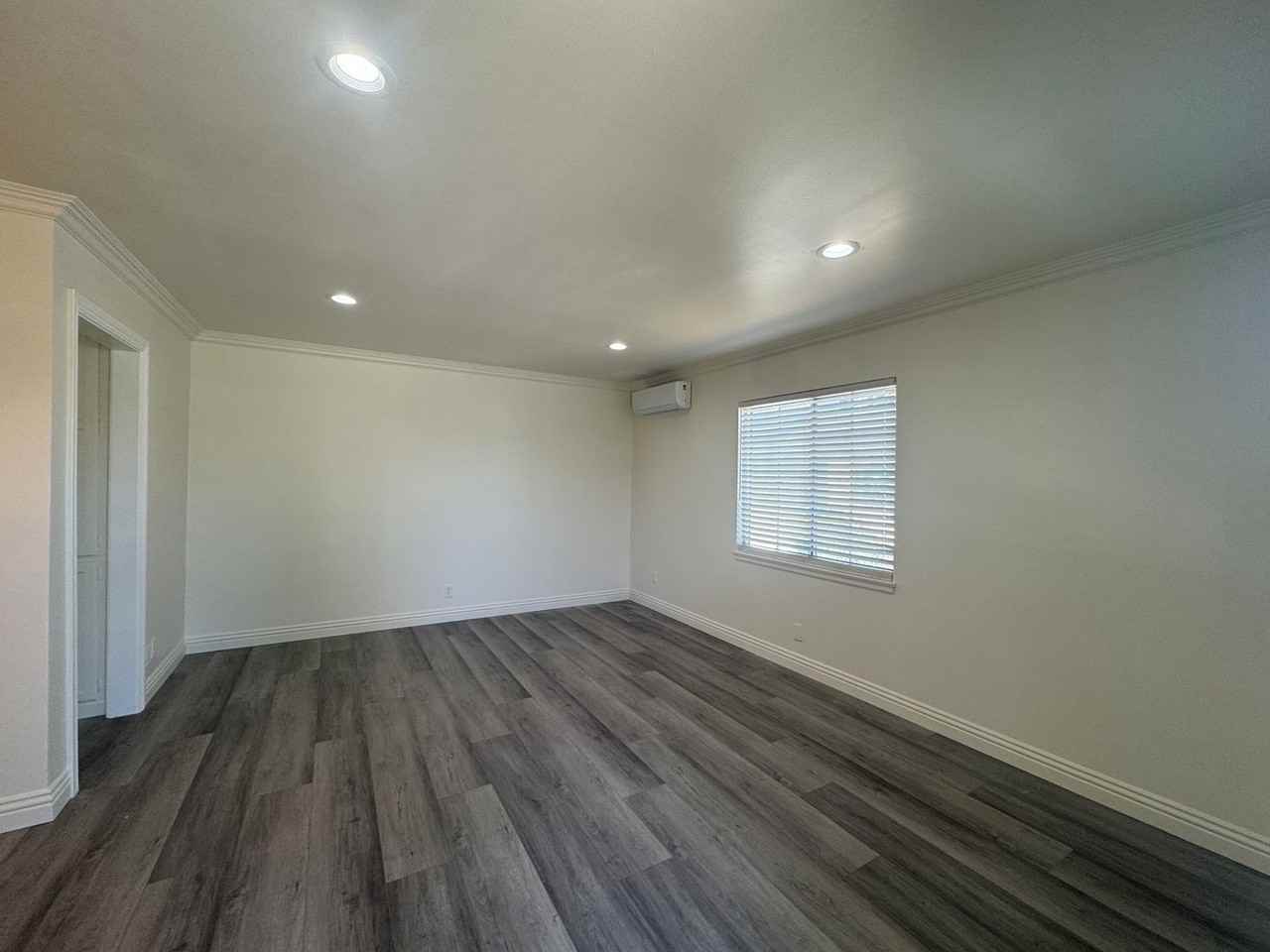221 S Bushnell Ave - Photo 2 of 7