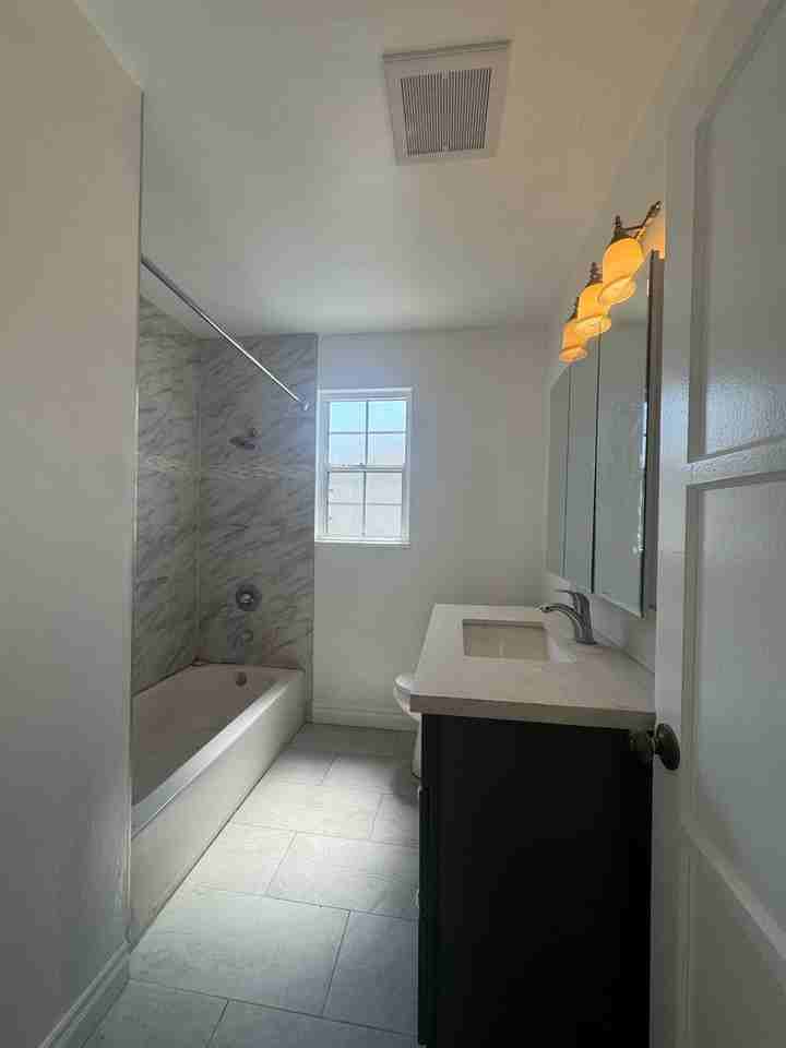 221 S Bushnell Ave - Photo 6 of 7