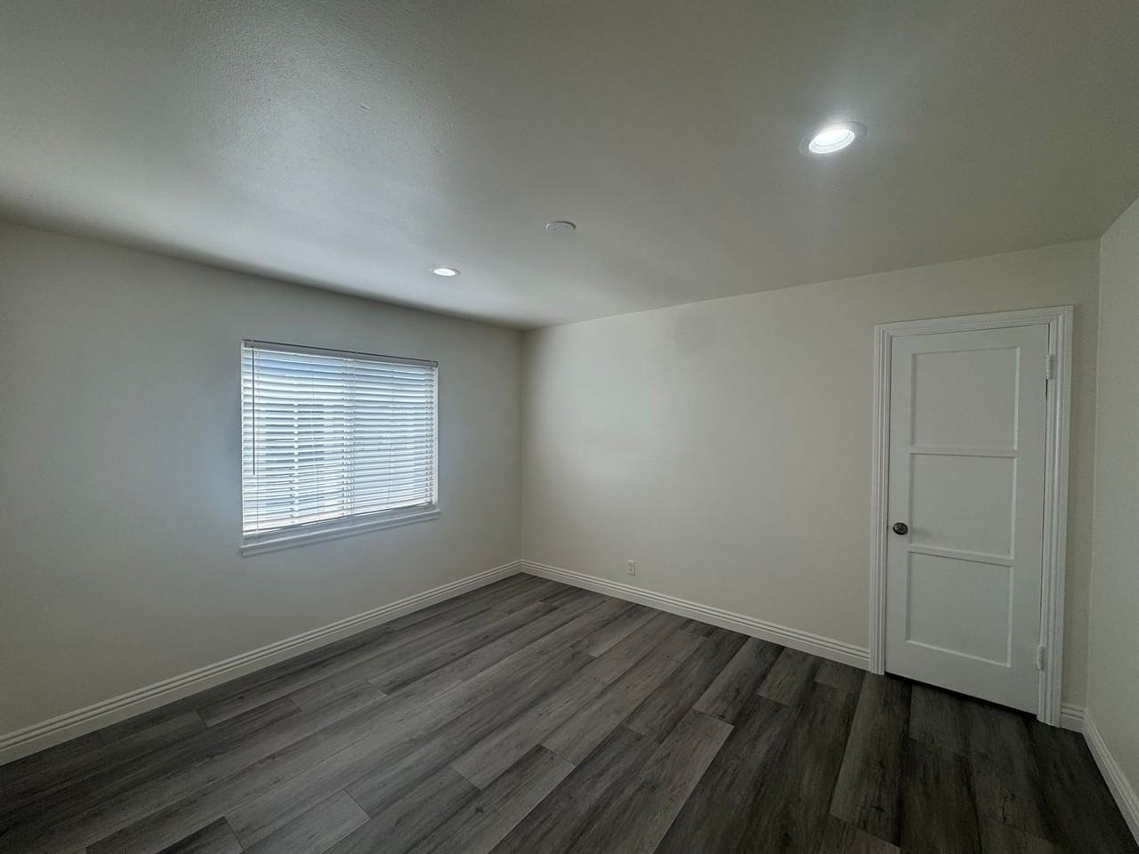 221 S Bushnell Ave - Photo 7 of 7