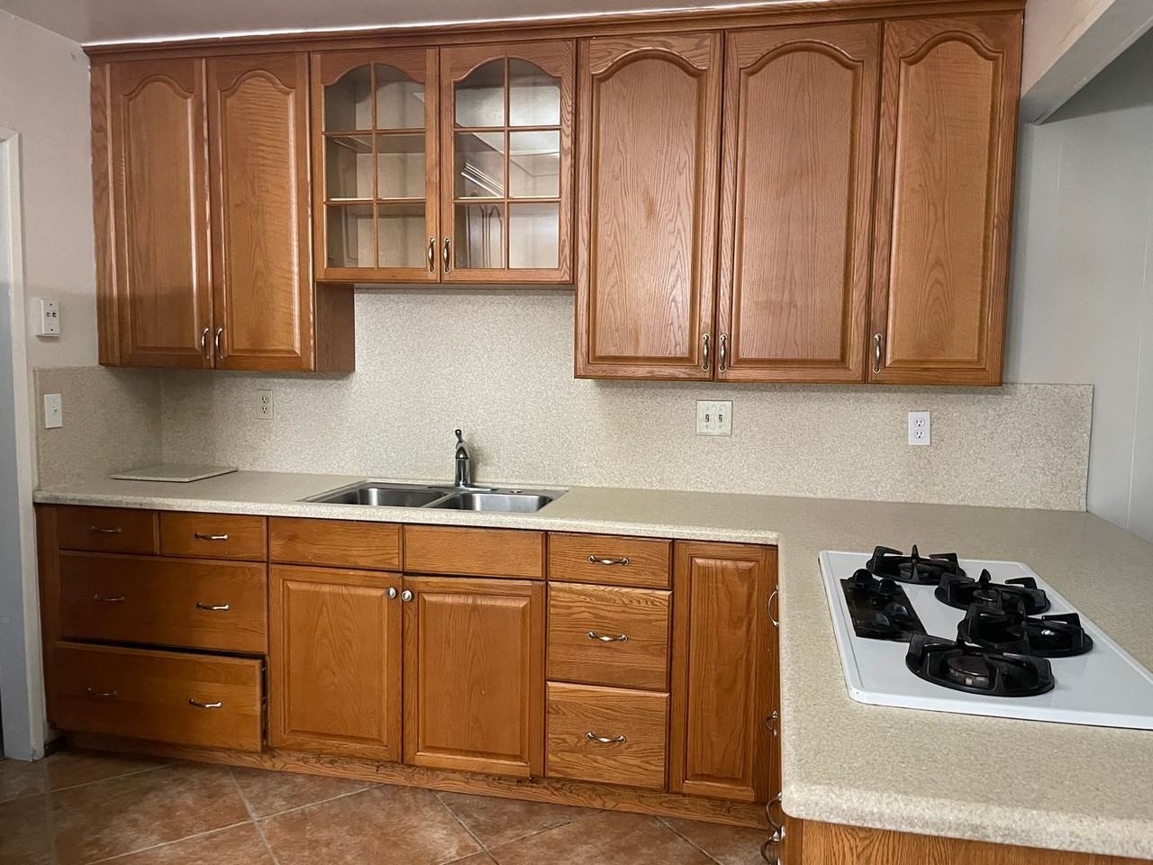 136 Royal Oak Dr - Photo 6 of 25