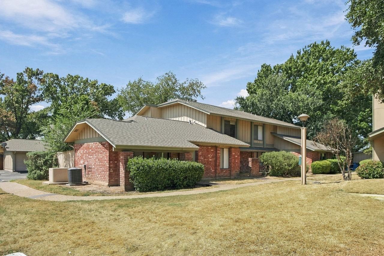 902 Park Village Cv - Photo 3 of 17