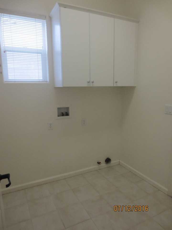 2407 Elliott St - Photo 5 of 15