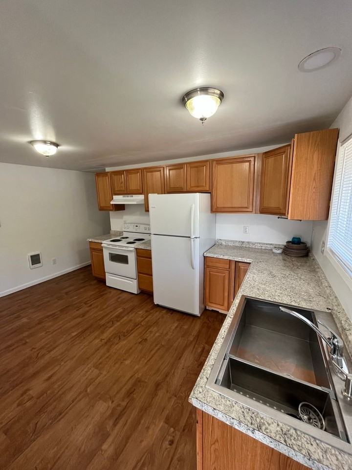 557-559 E Broad Ave Owner Selling - Photo 3 of 14