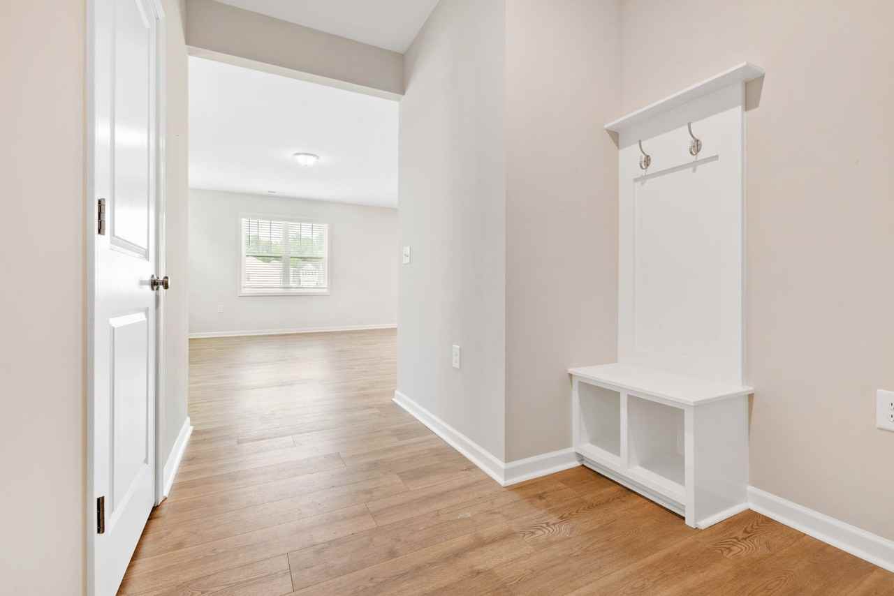 413 Sunny Fields Dr - Photo 4 of 33