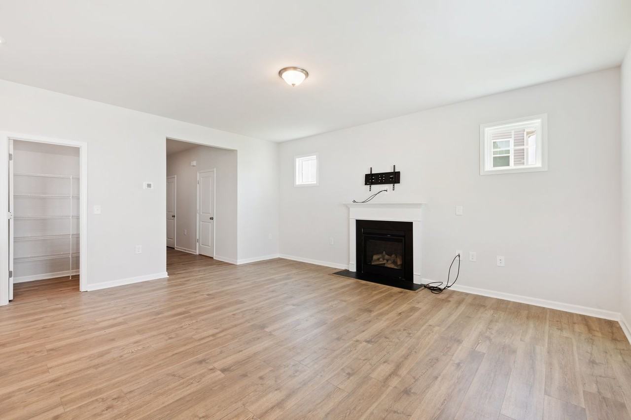 413 Sunny Fields Dr - Photo 5 of 33