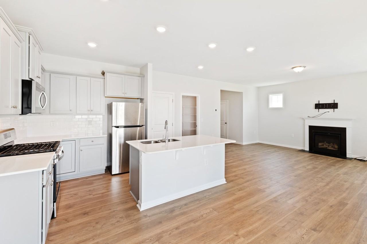 413 Sunny Fields Dr - Photo 7 of 33
