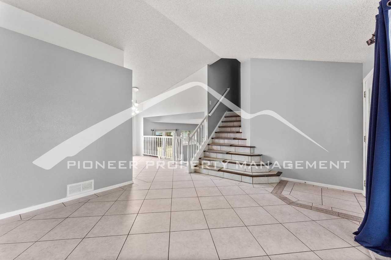 8550 Van Gordon Ct - Photo 3 of 18