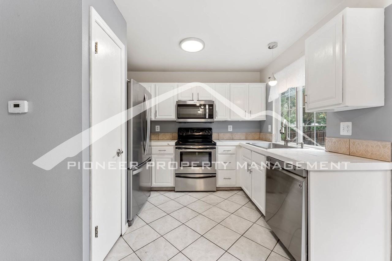 8550 Van Gordon Ct - Photo 6 of 18
