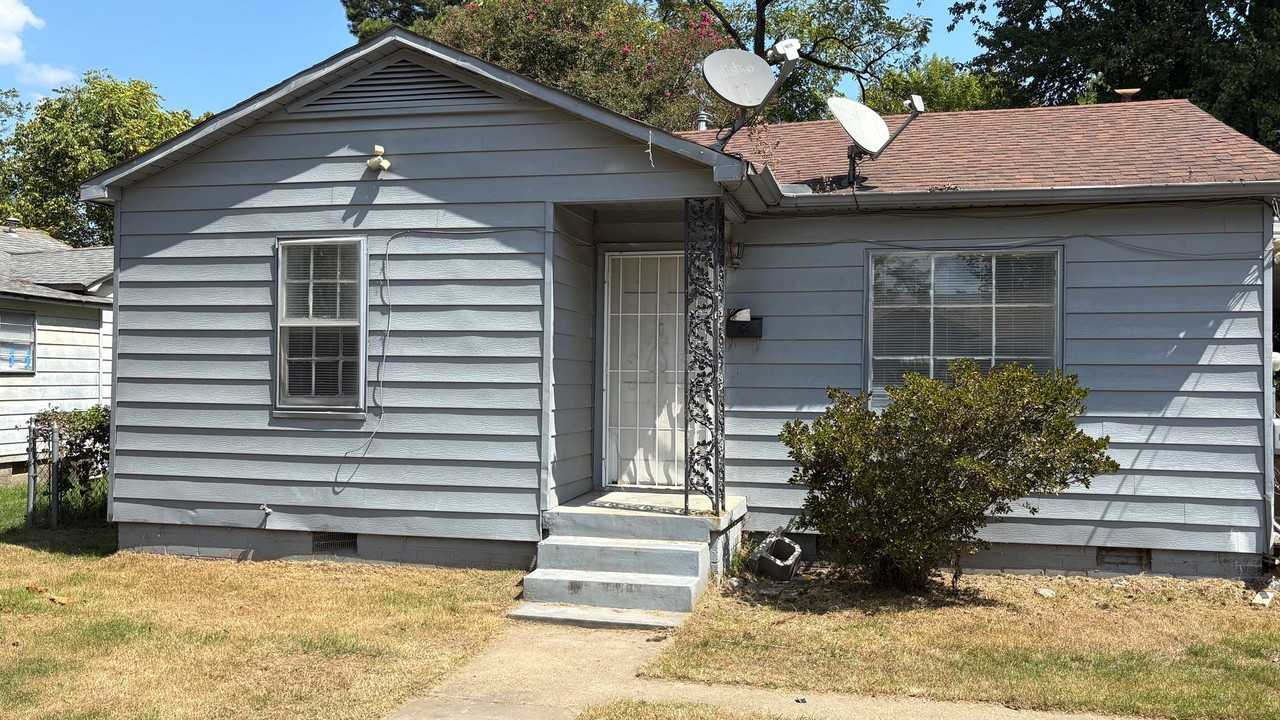 108 Park Pl - Photo 2 of 2
