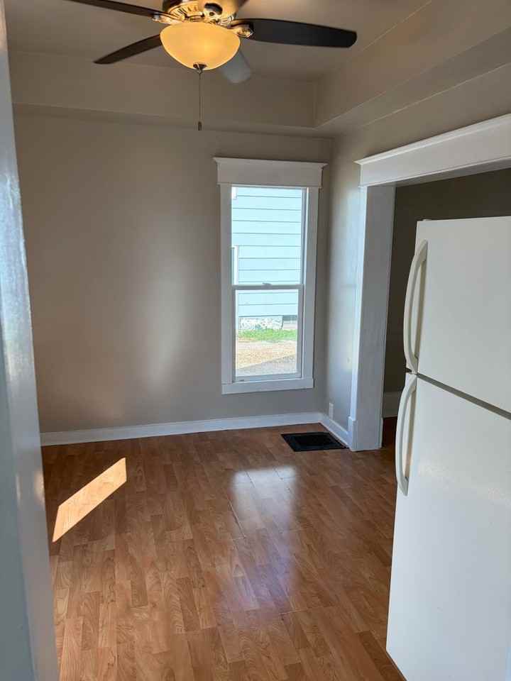 418 S 4th St - Photo 3 of 15