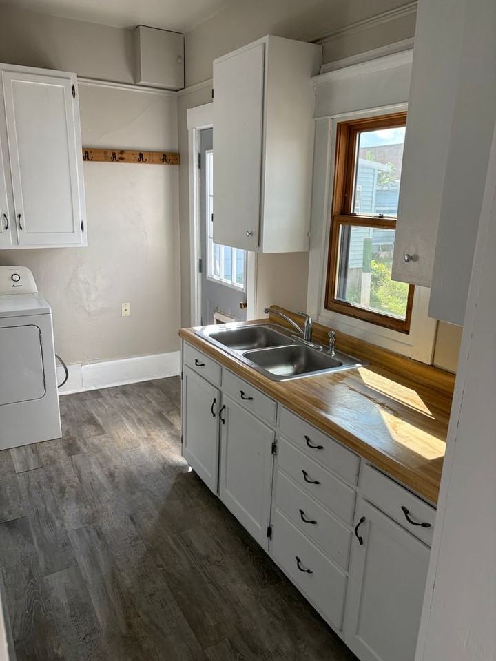 418 S 4th St - Photo 4 of 15