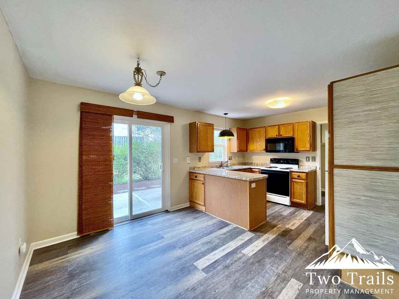 257 Wiltshire Cir - Photo 3 of 15
