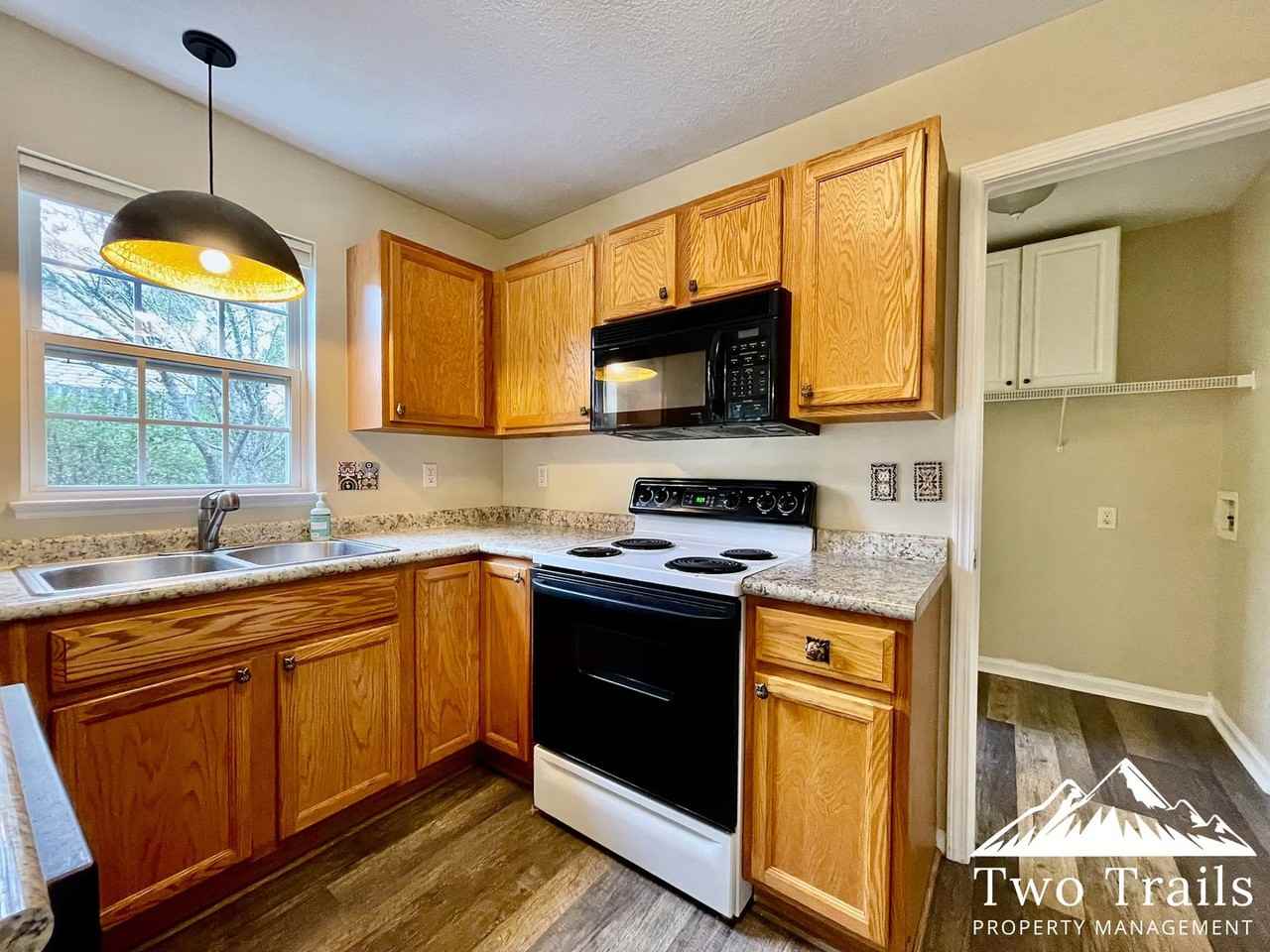 257 Wiltshire Cir - Photo 5 of 15
