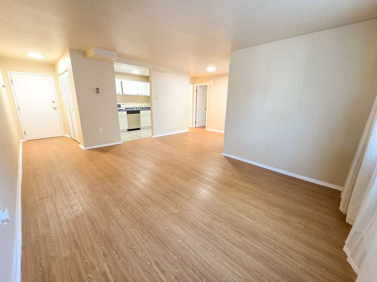 4555 Macarthur Blvd Nw - Photo 4 of 33