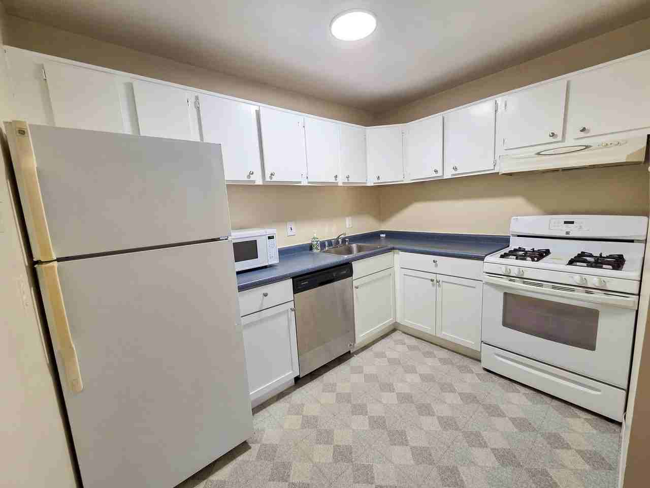 4555 Macarthur Blvd Nw - Photo 6 of 33