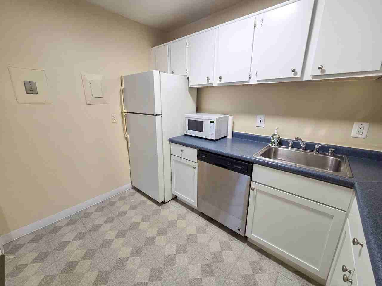 4555 Macarthur Blvd Nw - Photo 7 of 33