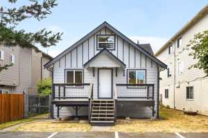 featured image of 10325 Midvale Ave N