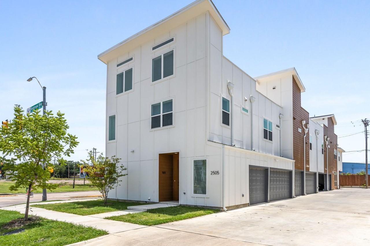 Benbrook 2505 - Unit 504 - Photo 3 of 25