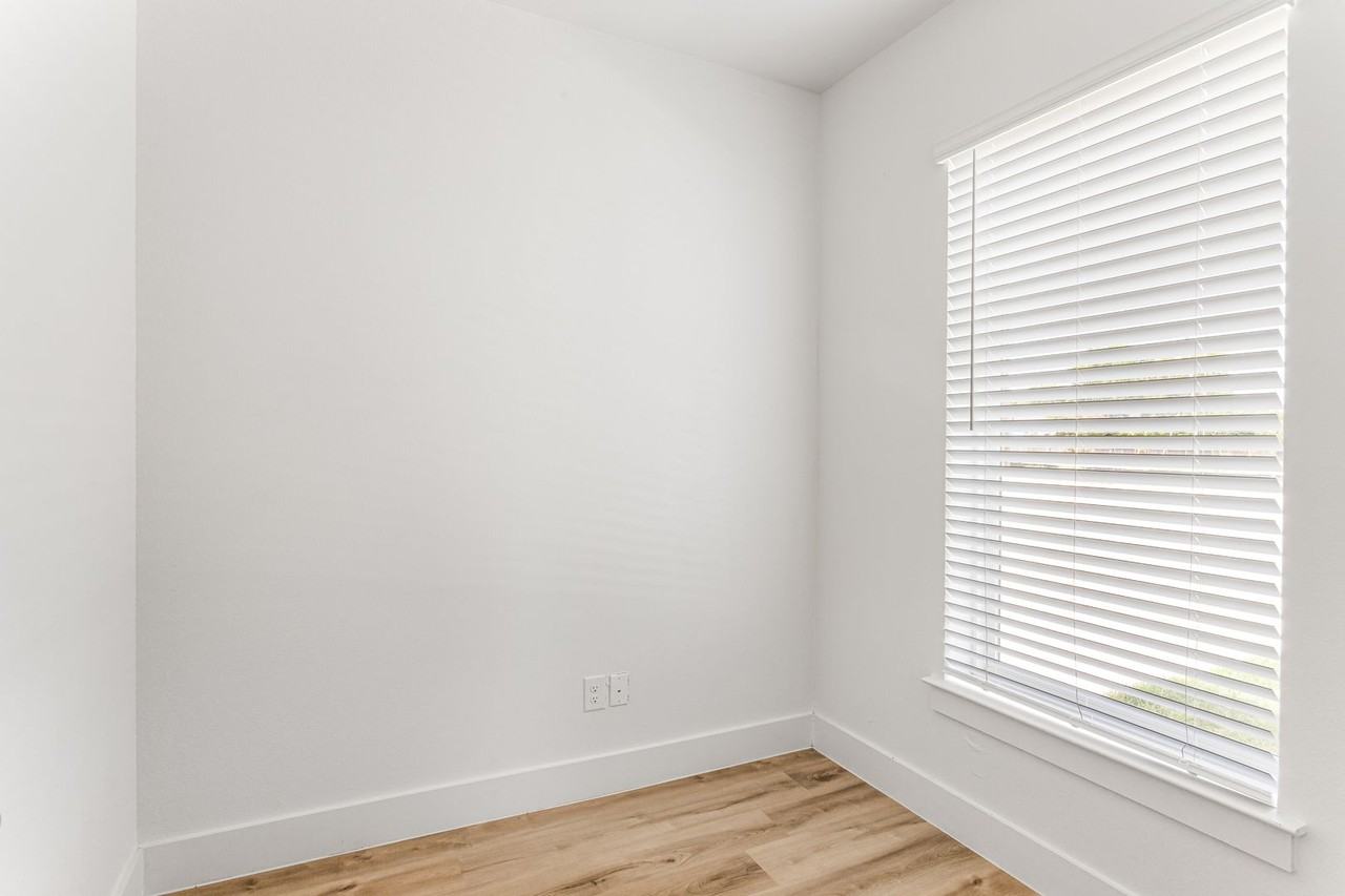 Benbrook 2505 - Unit 504 - Photo 7 of 25