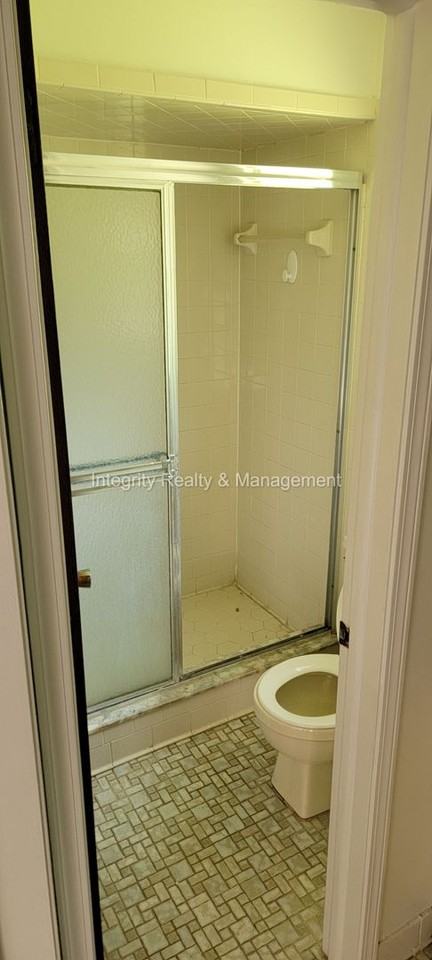 230 Foxridge Rd - Photo 2 of 20