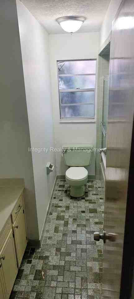 230 Foxridge Rd - Photo 5 of 20