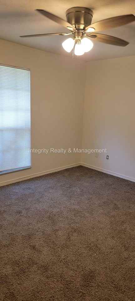 230 Foxridge Rd - Photo 7 of 20