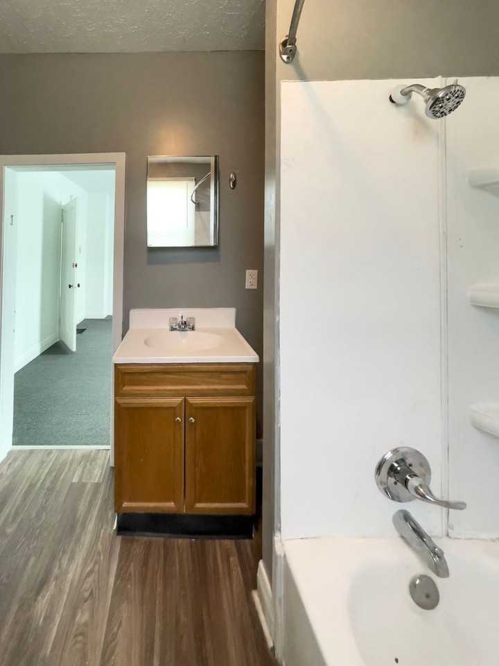 834 W North St - Photo 3 of 32