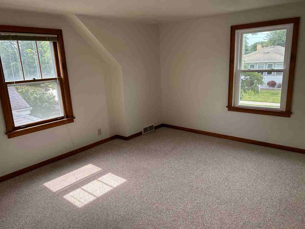 5307 32nd Ave - Photo 4 of 4