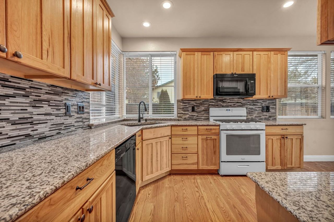 3526 Herons Cir - Photo 2 of 50