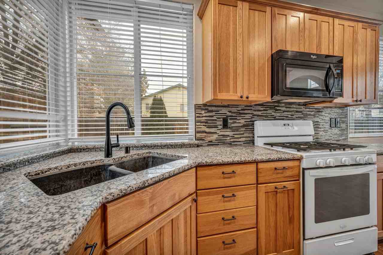 3526 Herons Cir - Photo 5 of 50