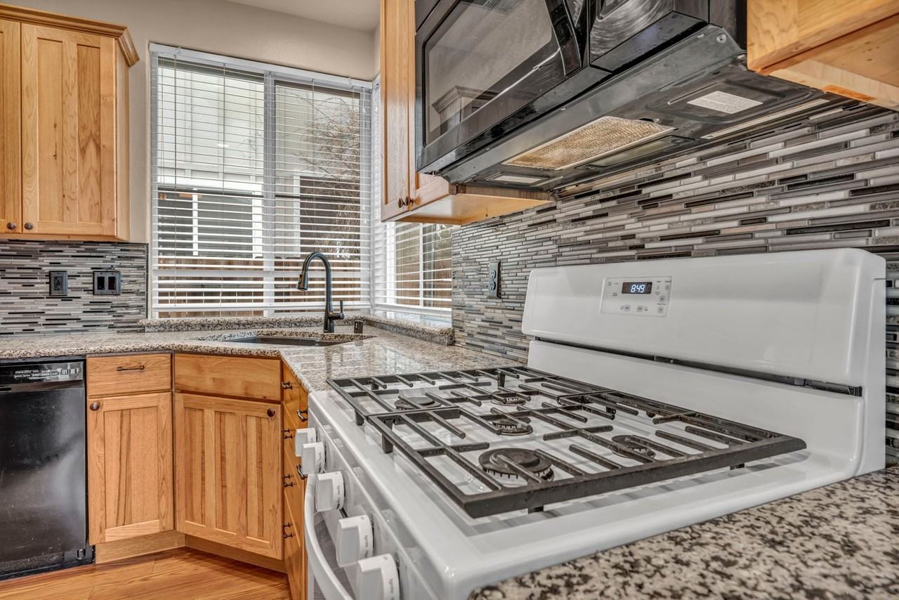3526 Herons Cir - Photo 6 of 50