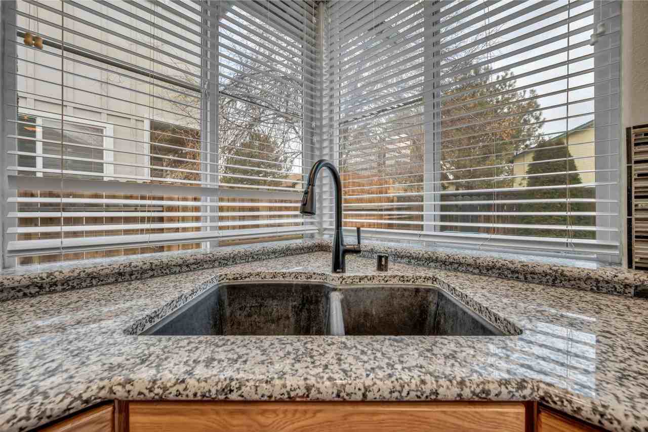 3526 Herons Cir - Photo 7 of 50