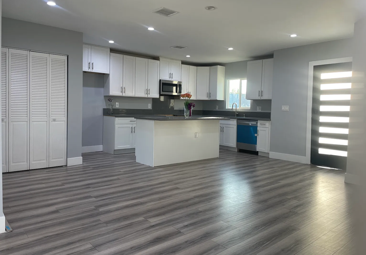 8148 Garden Grove Ave - Photo 2 of 9