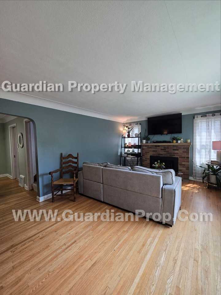 3313 Library Ln - Photo 3 of 20