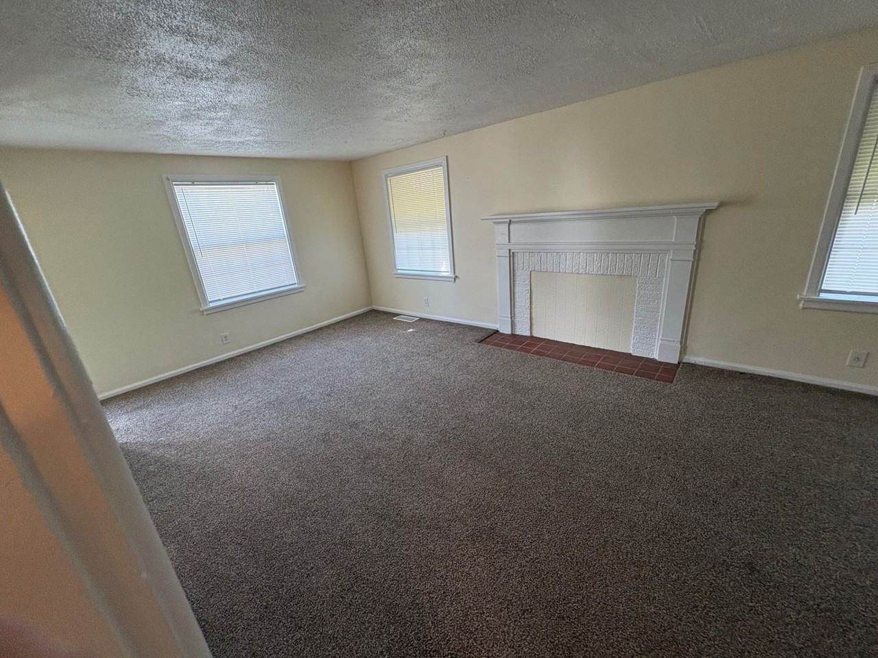 2401 Rugby Rd - Photo 3 of 26