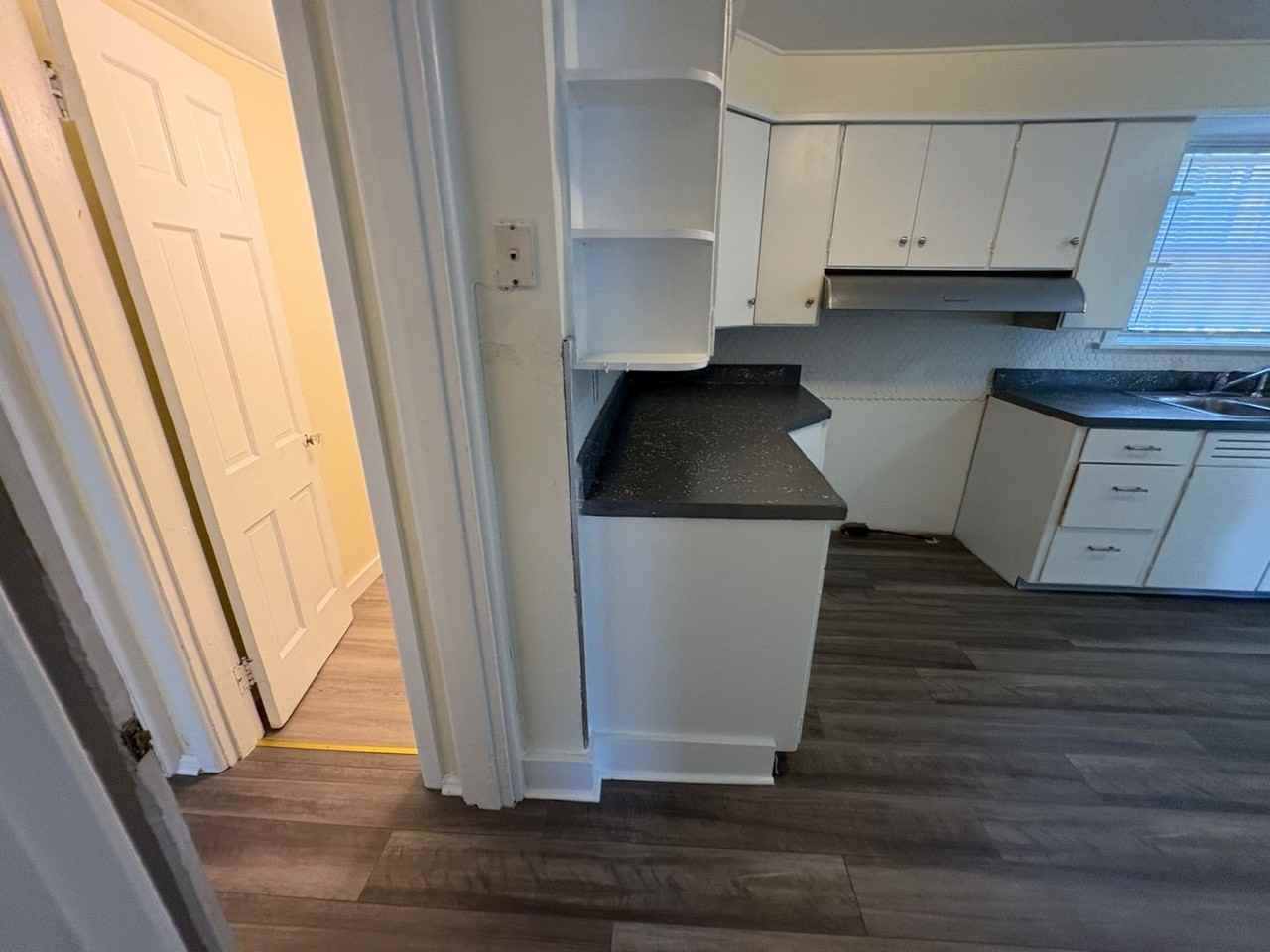 2401 Rugby Rd - Photo 7 of 26