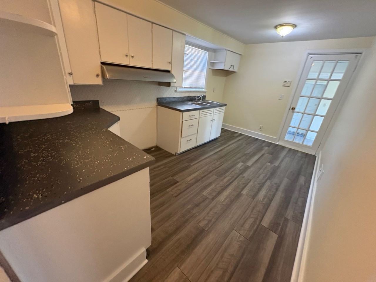 2401 Rugby Rd - Photo 5 of 23