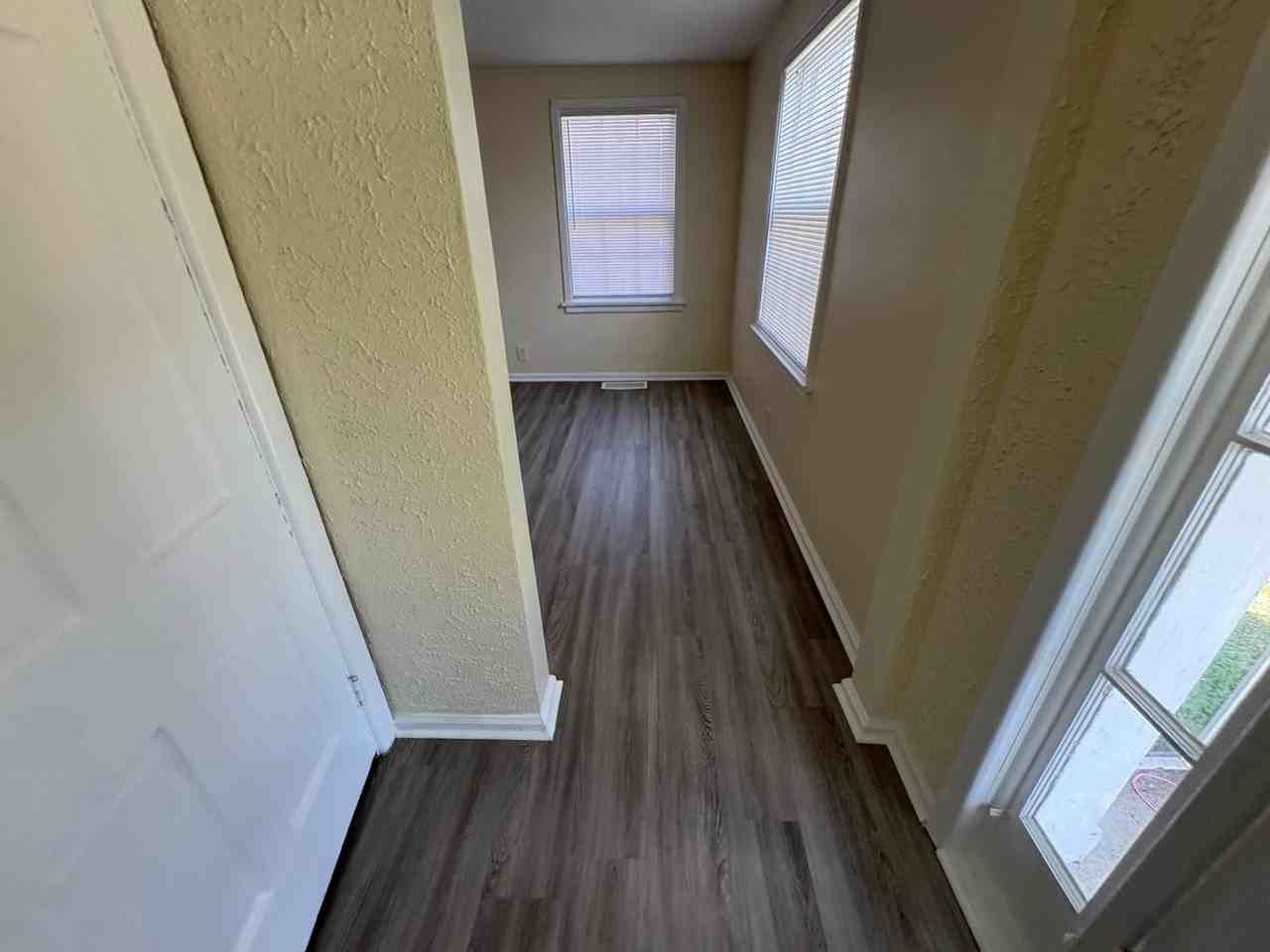 2401 Rugby Rd - Photo 7 of 23