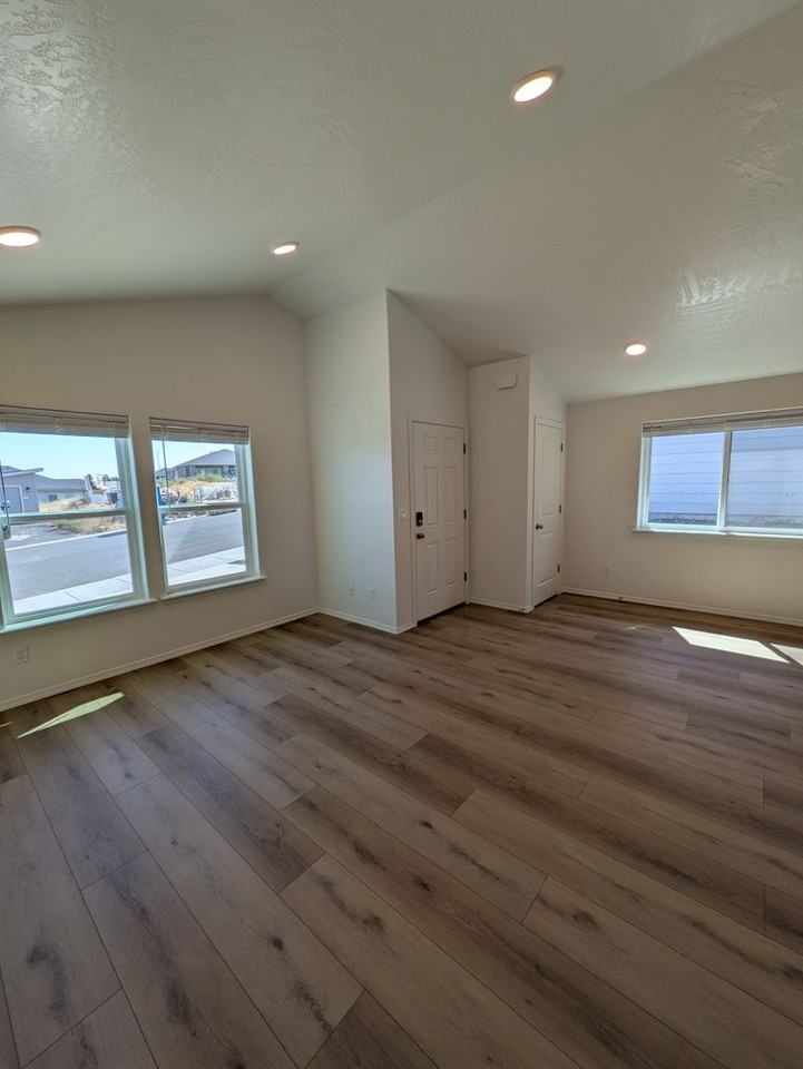 3668 S Penn St - Photo 2 of 11