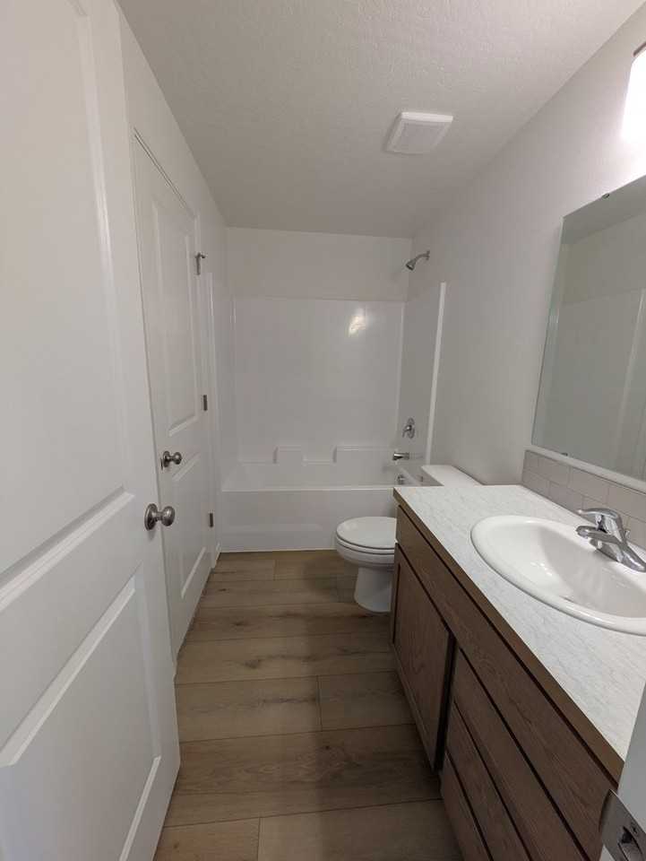 3668 S Penn St - Photo 5 of 11