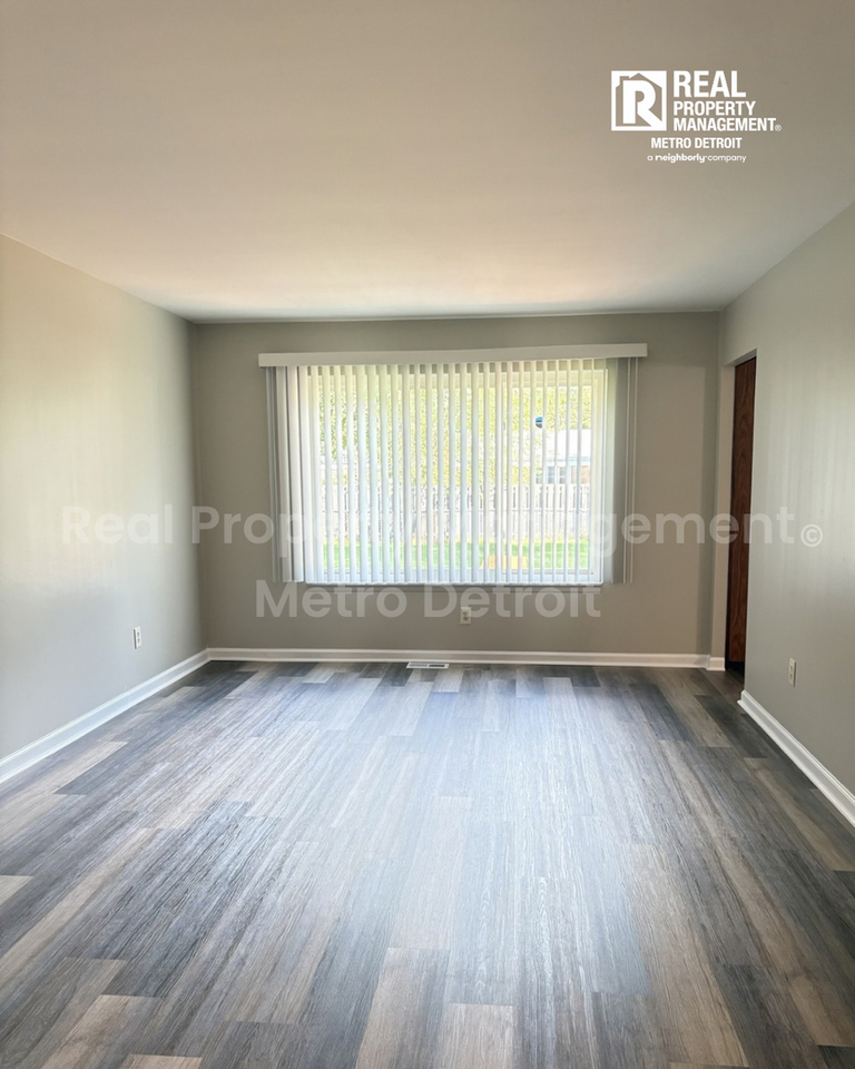 2651 Arrowhead Dr - Photo 3 of 16