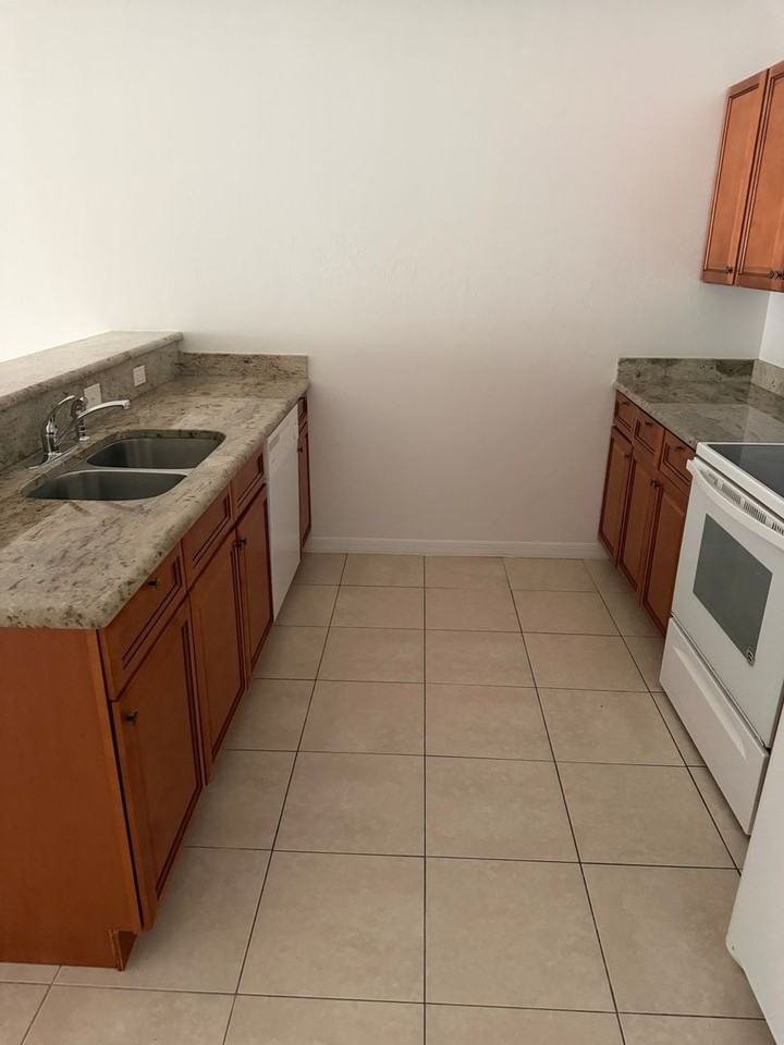842 Sw 39th Ter - Photo 2 of 15