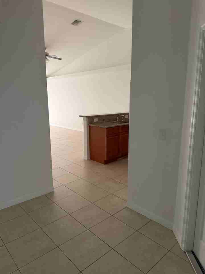 842 Sw 39th Ter - Photo 4 of 15