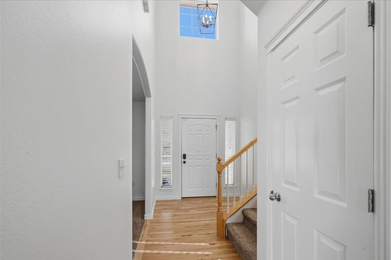3053 E Calabria Dr - Photo 4 of 36