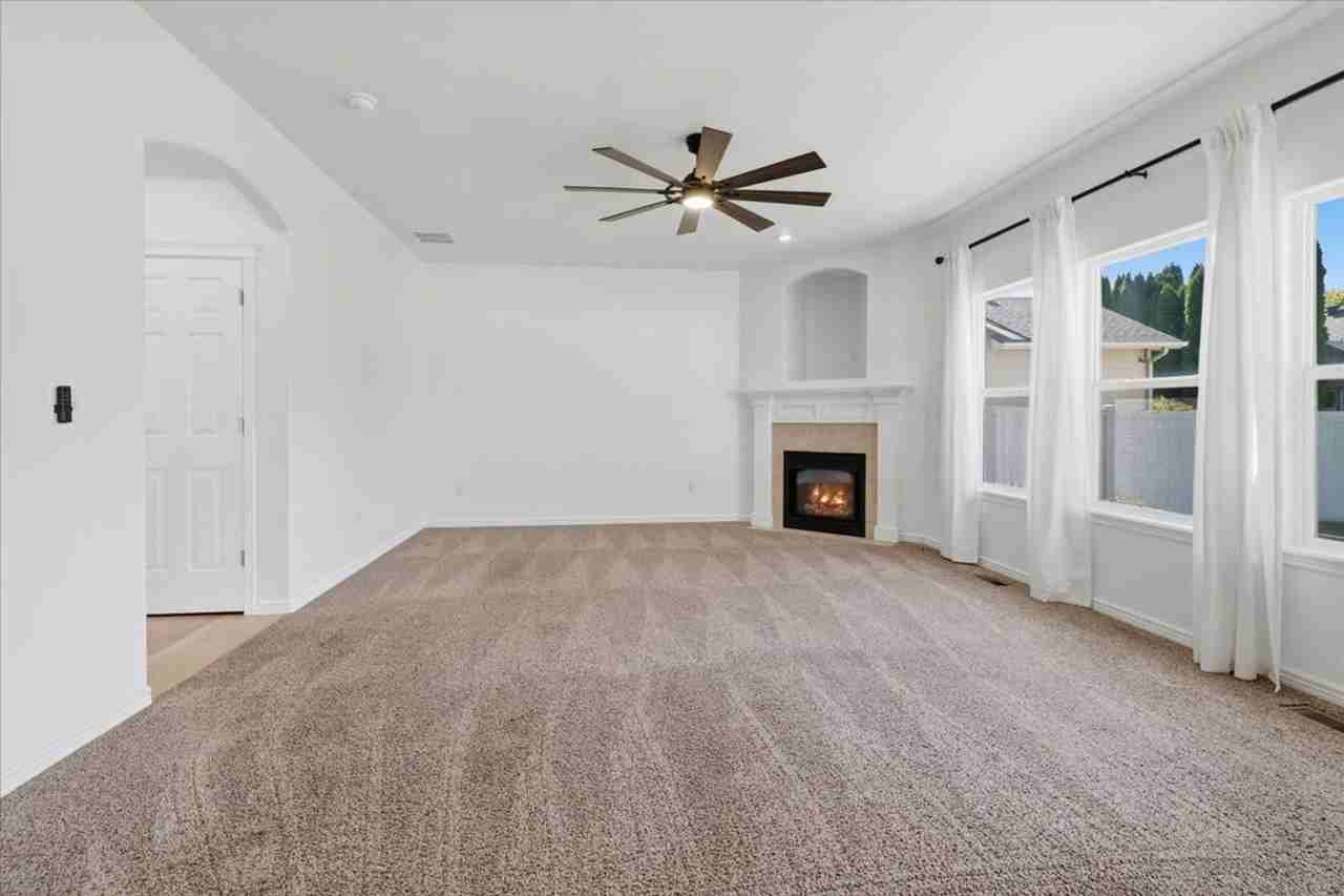 3053 E Calabria Dr - Photo 5 of 36