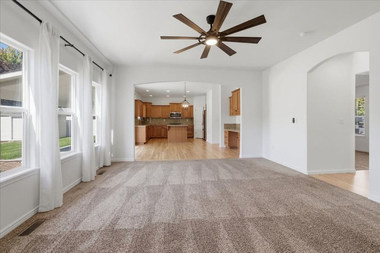 3053 E Calabria Dr - Photo 6 of 36