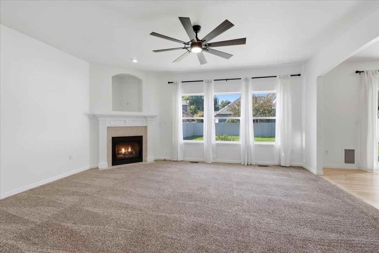 3053 E Calabria Dr - Photo 7 of 36