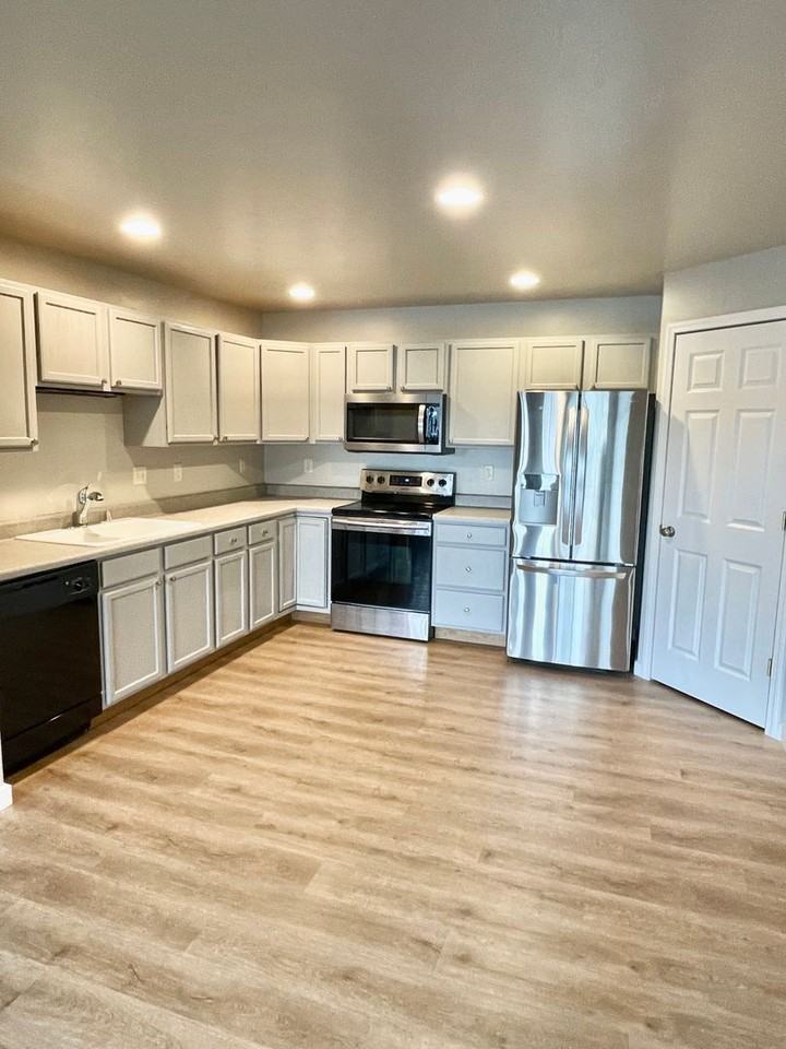 101 N Shore Dr - Photo 2 of 12